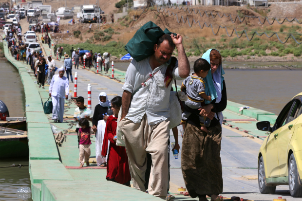  4,000 displaced families flee Heet heading to Wafaa Camp west of Ramadi