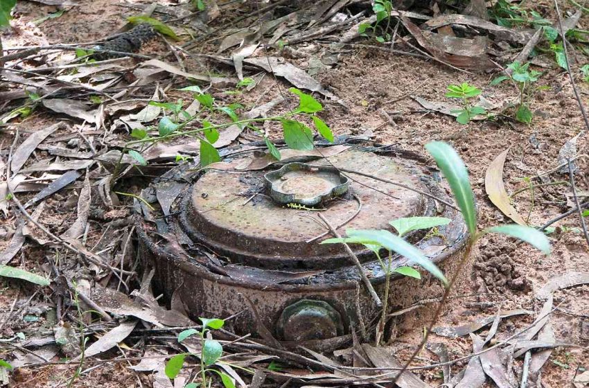  Two Iraqi soldiers wounded in landmine explosion, west of Anbar