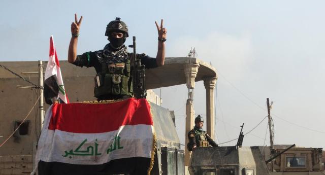  Security forces raise Iraqi flag over Saqlawiya Bridge