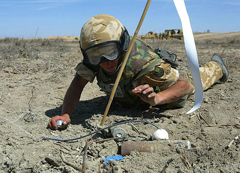  Bomb expert killed while defusing IED in Anbar