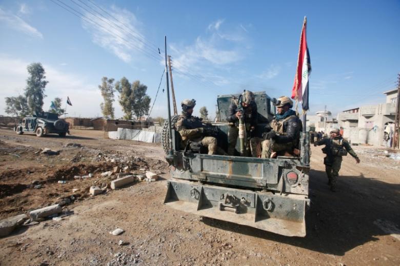  Iraqi forces storm more districts in Mosul, chemical counter-attacks feared