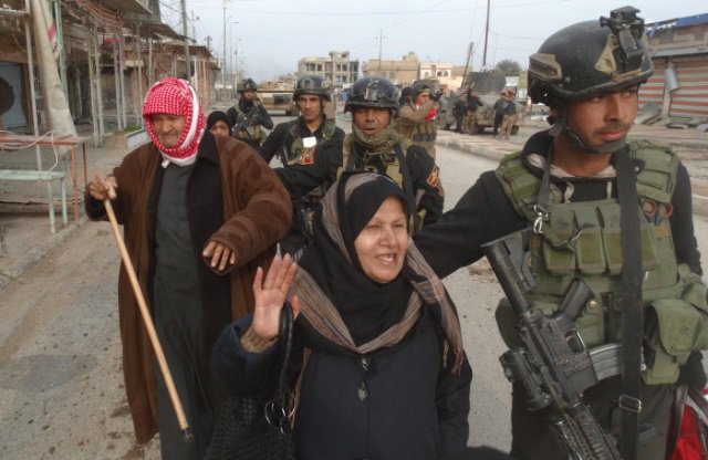  Security forces evacuate 71 besieged civilians west of Ramadi