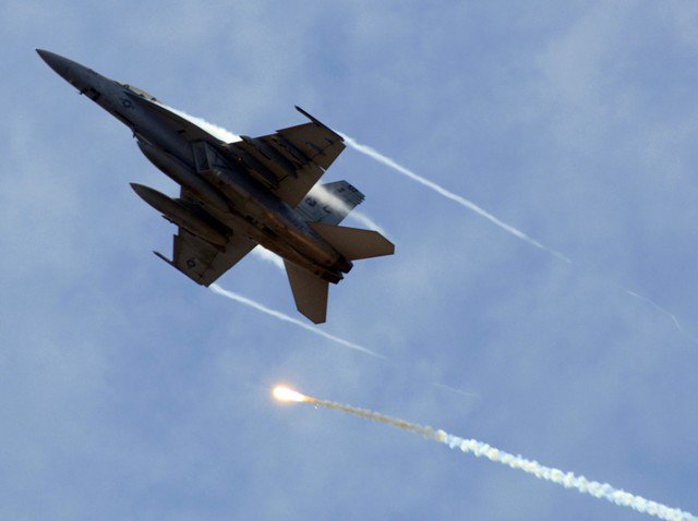  F-16 warplanes destruct ISIS booby-trapping factories in Heet and Sharqat