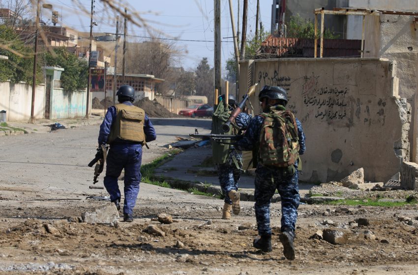  Federal police advances toward Hadba Minaret in central Mosul