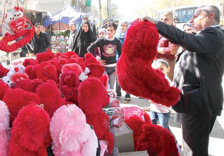  Islamic State prohibits red clothes in western Mosul on Valentine’s Day