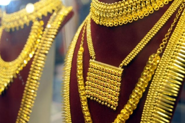  Gold price falls Monday