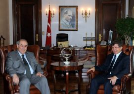  Davutoglu, Allawi discuss internal Iraqi updates