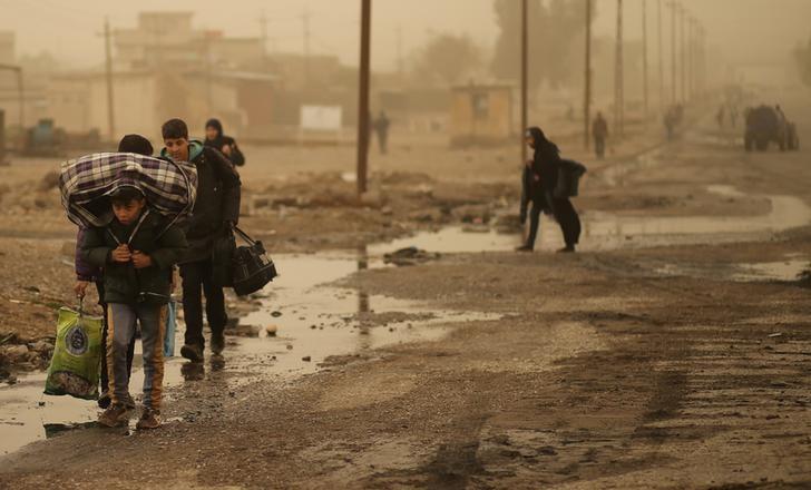  Mosul residents fear cold and hunger of winter siege