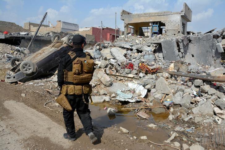  Relief workers extract 12 civilian corpses from Mosul’s Old City