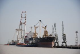  Iraqi ports receive 8 ships with various cargos