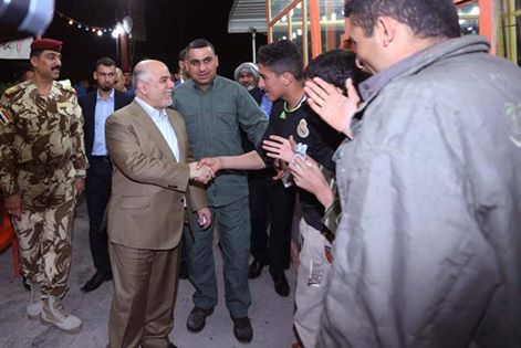  Abadi tours Tikrit streets, raises Iraqi flag downtown