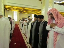 Sadr participates in unified prayer at Kilani Mosque in Baghdad