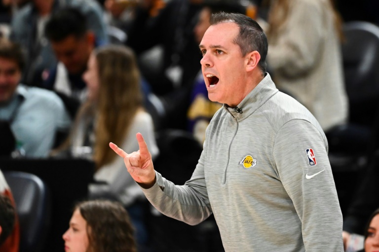  Vogel fired by Lakers after season flop