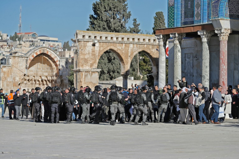  Clashes at Jerusalem’s Al-Aqsa mosque as religious festivals overlap