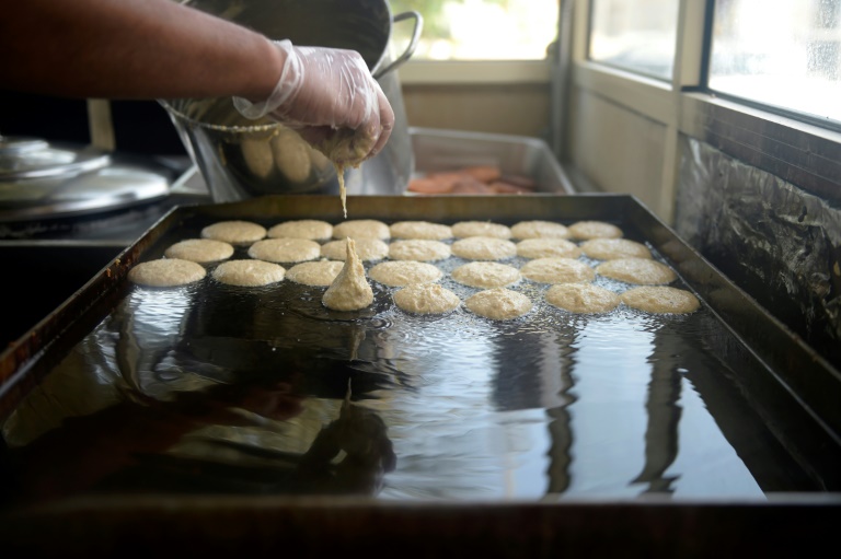  Bahraini artisans toil to preserve sugar-coated tradition