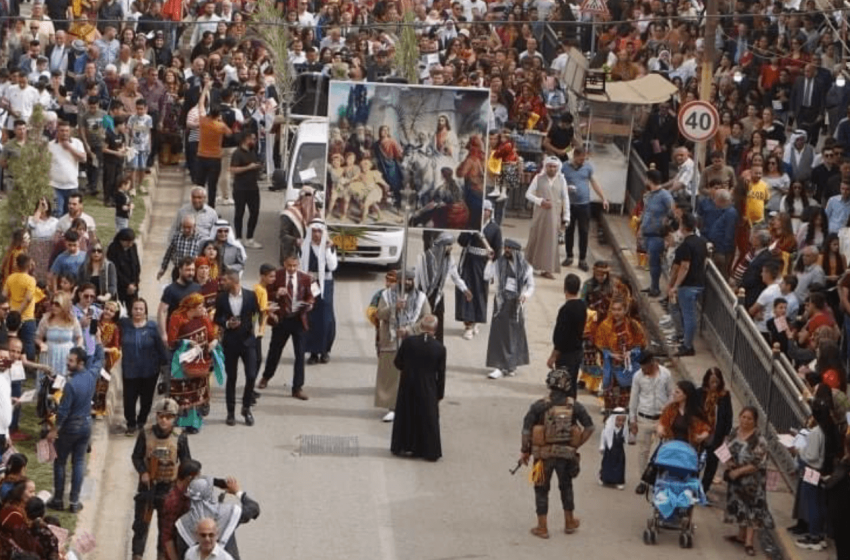  Iraqis celebrate the Procession of Palm Sunday in Qaraqosh