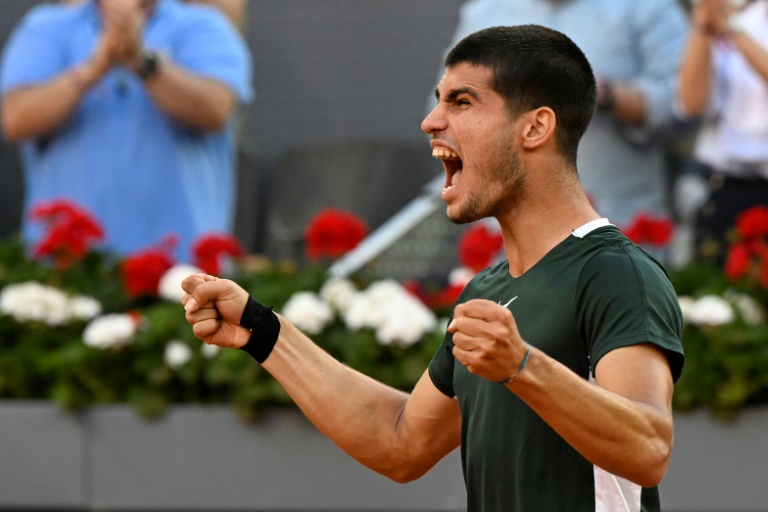  Alcaraz downs Djokovic in thriller to reach Madrid final