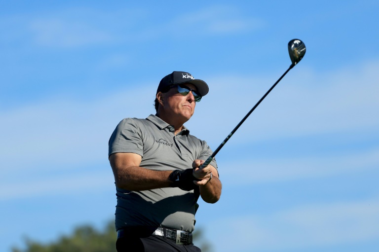  Phil Mickelson confirms joining Saudi-backed golf series