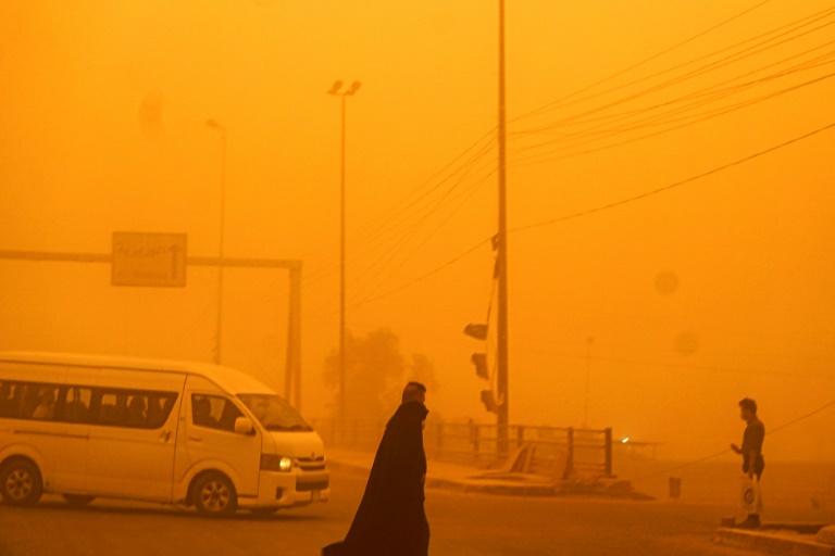  Thousands hospitalised as latest sandstorm brings Iraq to standstill