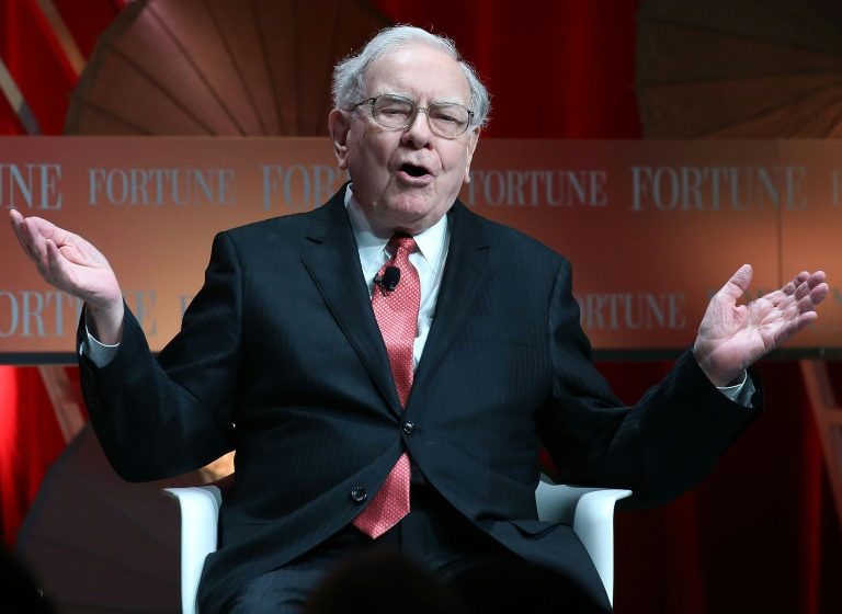  Lunch with Warren Buffett goes for a whopping $19 mn … tip included?