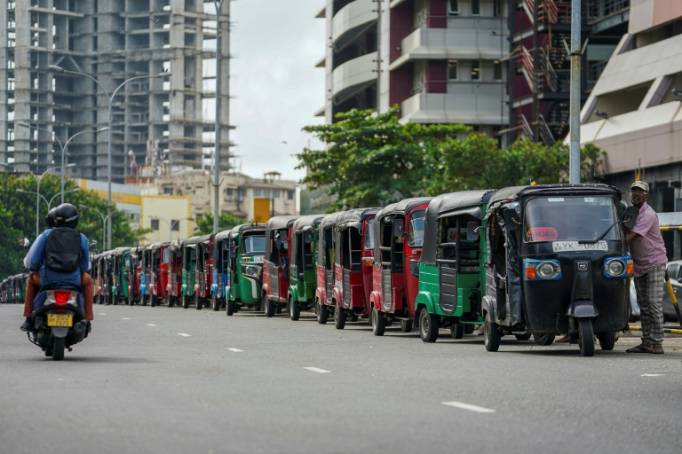  Bankrupt Sri Lanka opens IMF talks, begins shutdown