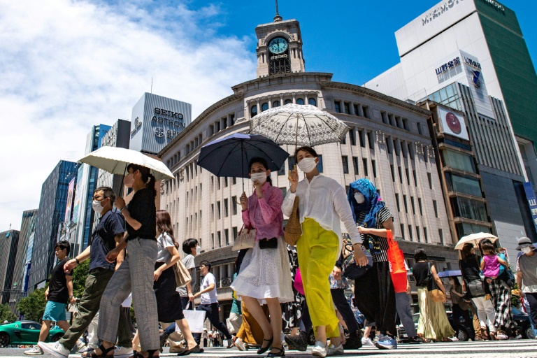  Japan swelters as heatwave prompts power crunch warning