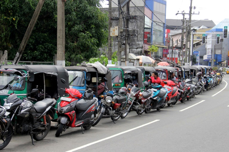  Sri Lanka suspends fuel sales as economic crisis worsens