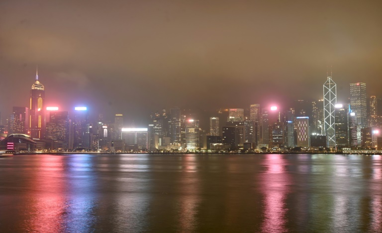  Hong Kong economy faces uncertain future 25 years after handover