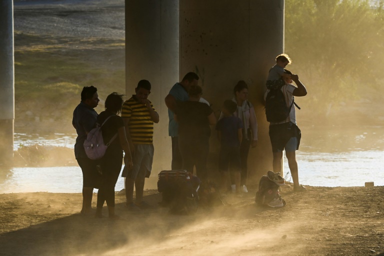  On the US border, migrants’ desperation outweighs fear