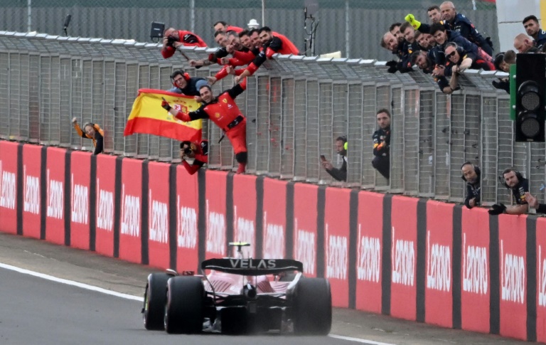  Sainz claims maiden F1 win in epic British Grand Prix