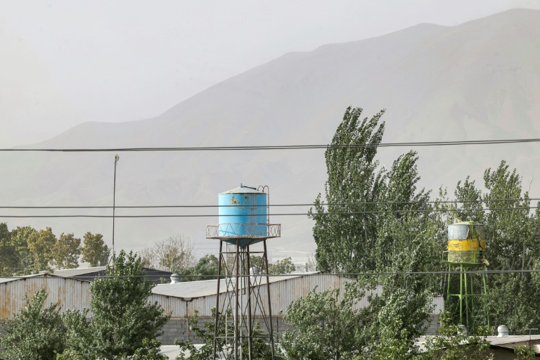  Several Iran provinces shutter public buildings over sandstorm pollution