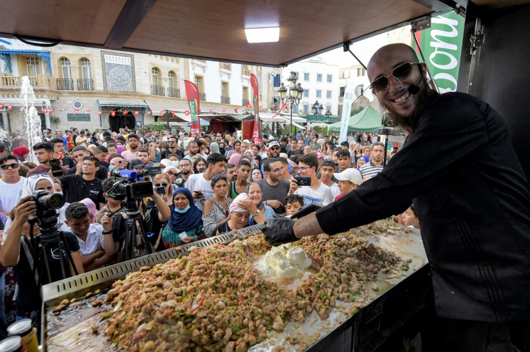  Tunisian street vendor serves success despite bureaucracy