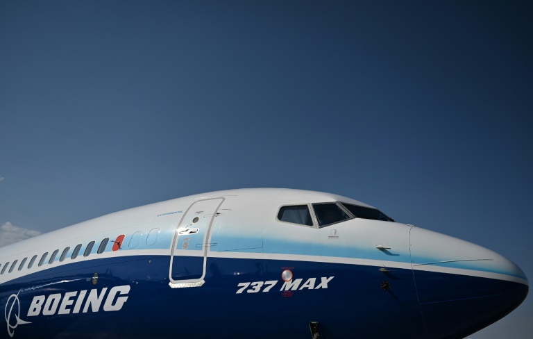  Boeing wins $8bn order in latest boost for MAX jets