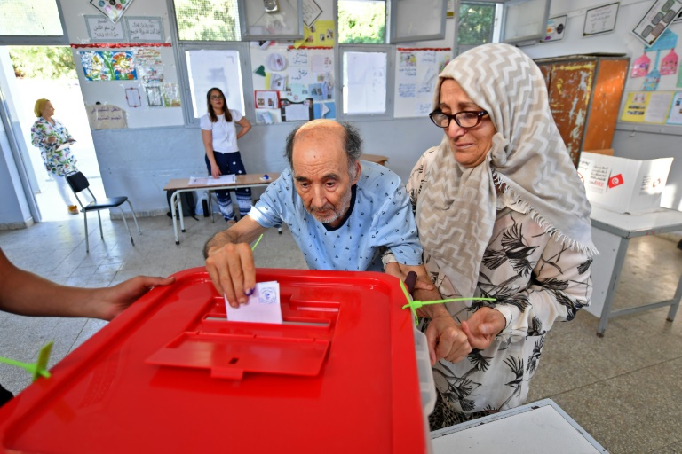  Saied supporters welcome vote on Tunisia constitution