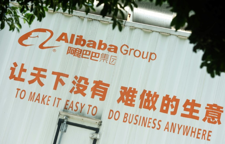  Asian traders cautious ahead of results, Alibaba lifts Hong Kong