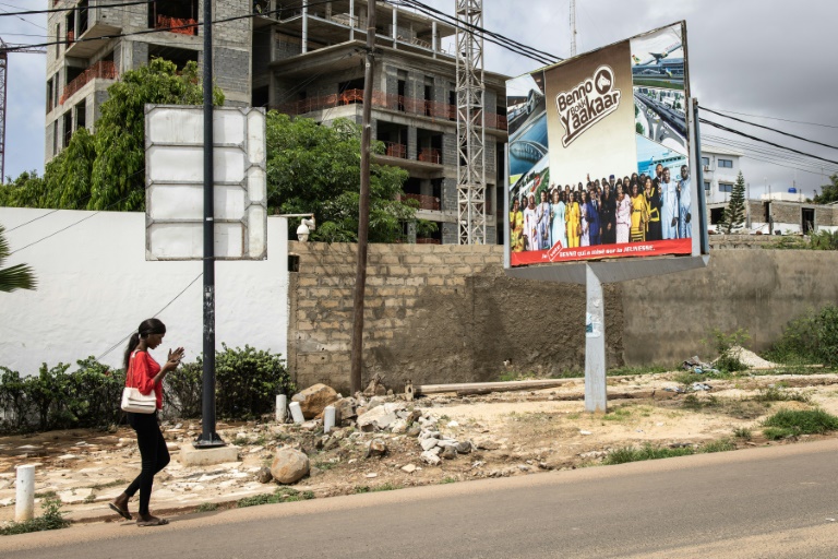  Senegal elects parliament in test for presidential vote