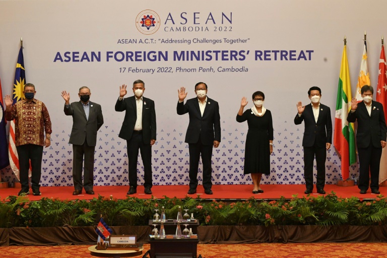  ASEAN foreign ministers to push for tougher action on Myanmar