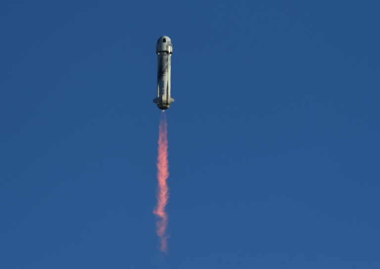  Blue Origin sends first Egyptian and Portugese nationals to space