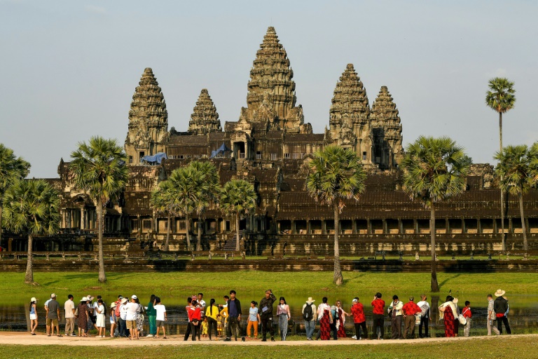  US returns 30 stolen antique artworks to Cambodia