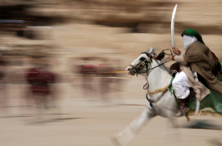  Thousands of Shiite Muslims marked the festival of Ashura in Karbala