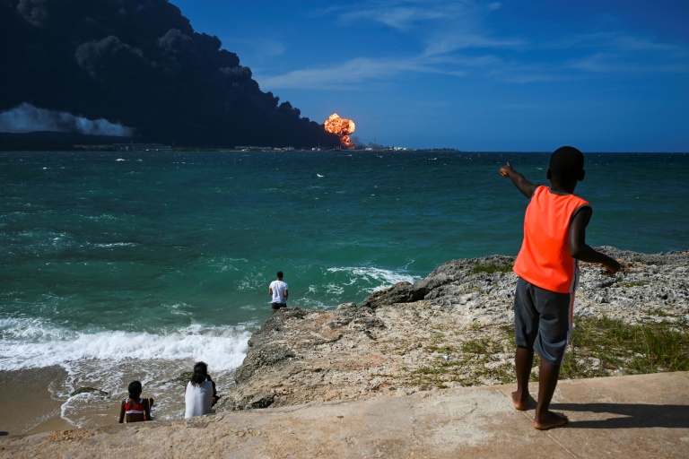  Firefighters, helicopters battle to contain Cuba fuel depot blaze