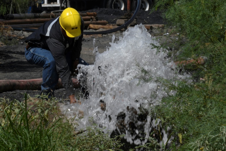  Mexico prepares new plan for trapped miners after setback