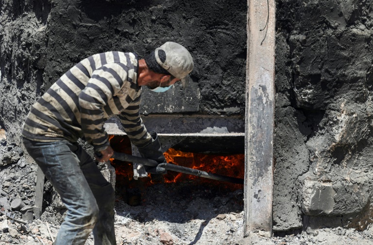  In risky recyling venture, Gazans burn plastic for fuel