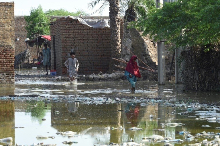  Huge relief operation under way as Pakistan flood death toll rises