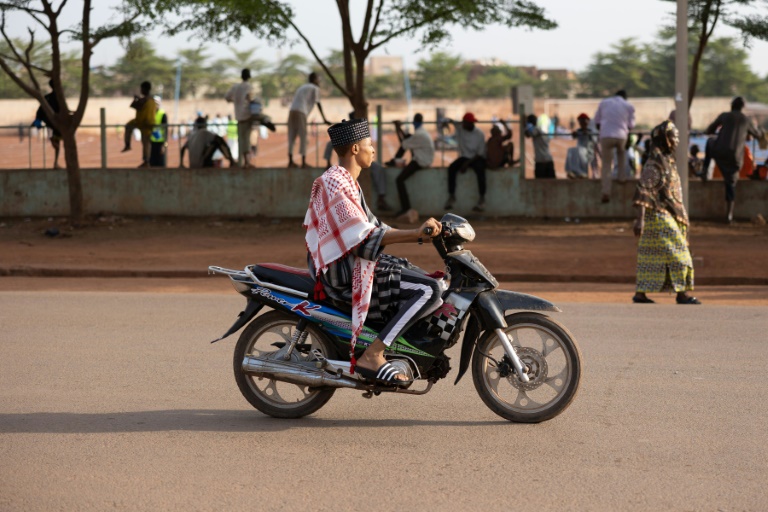  From bus routes to gutters, tech-savvy youth map Mali’s capital