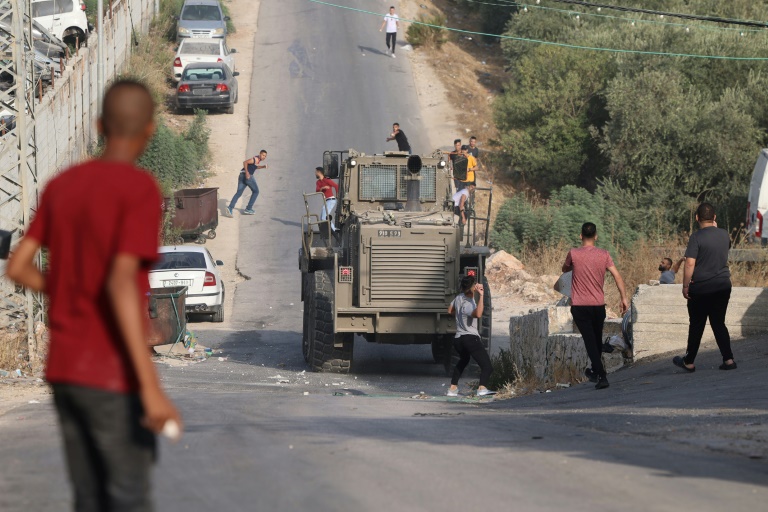  Israelis and Palestinians wounded in West Bank shootings