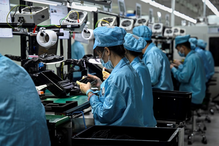  China’s August factory activity weakens for second straight month