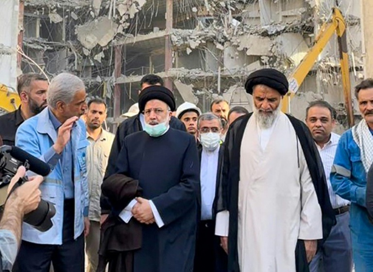  Iran jails 21 over deadly building collapse