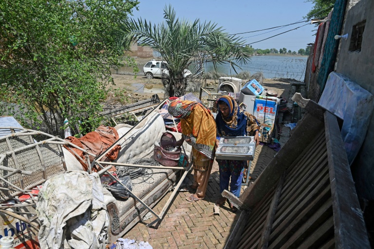  Pakistan floods wash away a family’s marriage hopes