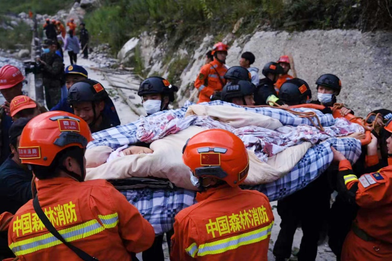  Rescuers scour for survivors after dozens killed in China quake